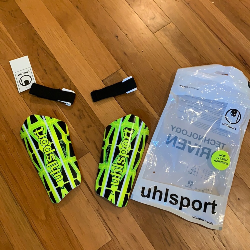 UHLSPORT shin guards size Medium